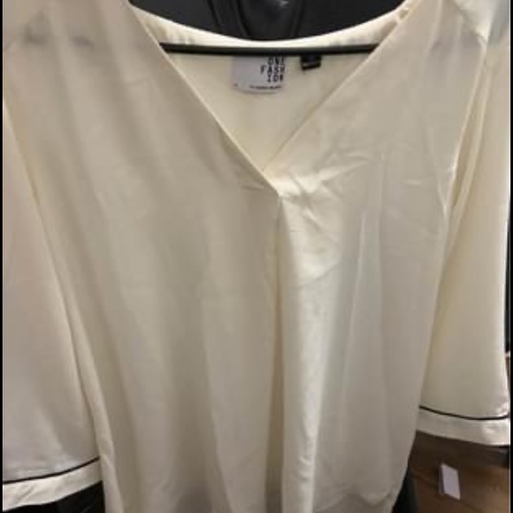 Shirts n tops - Picture 7 of 9